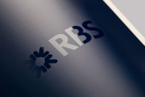 le vernis sélectif pour des catalogues, brochures, plaquettes commerciales