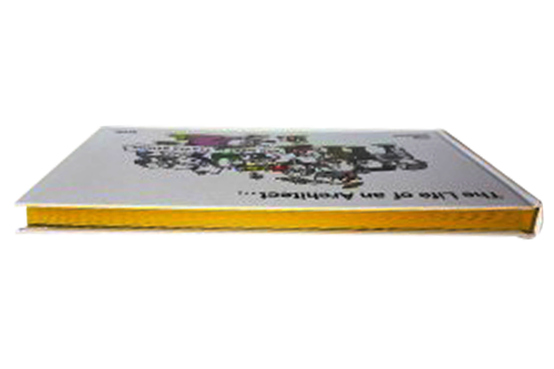 Jaspage doré sur les tranches d'un livre pour enfants