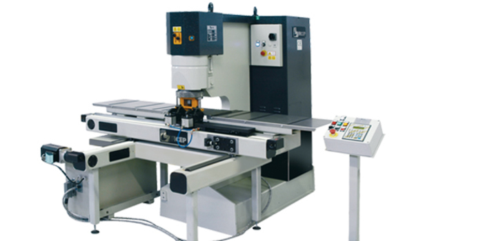 Poinçonneuse automatique