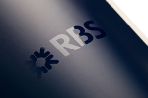 Une impression avec vernis sur un livre à pelliculage mat